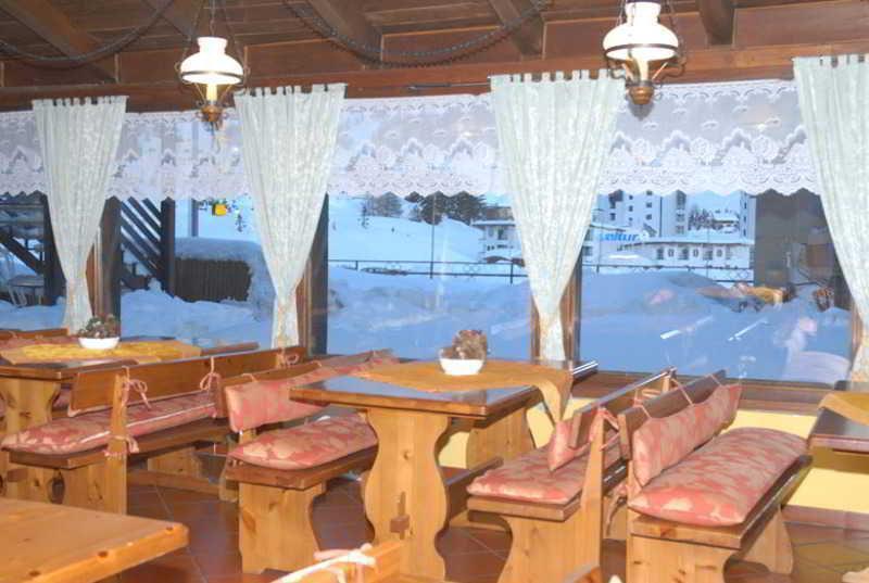Hotel Biancaneve Сестриере Екстериор снимка