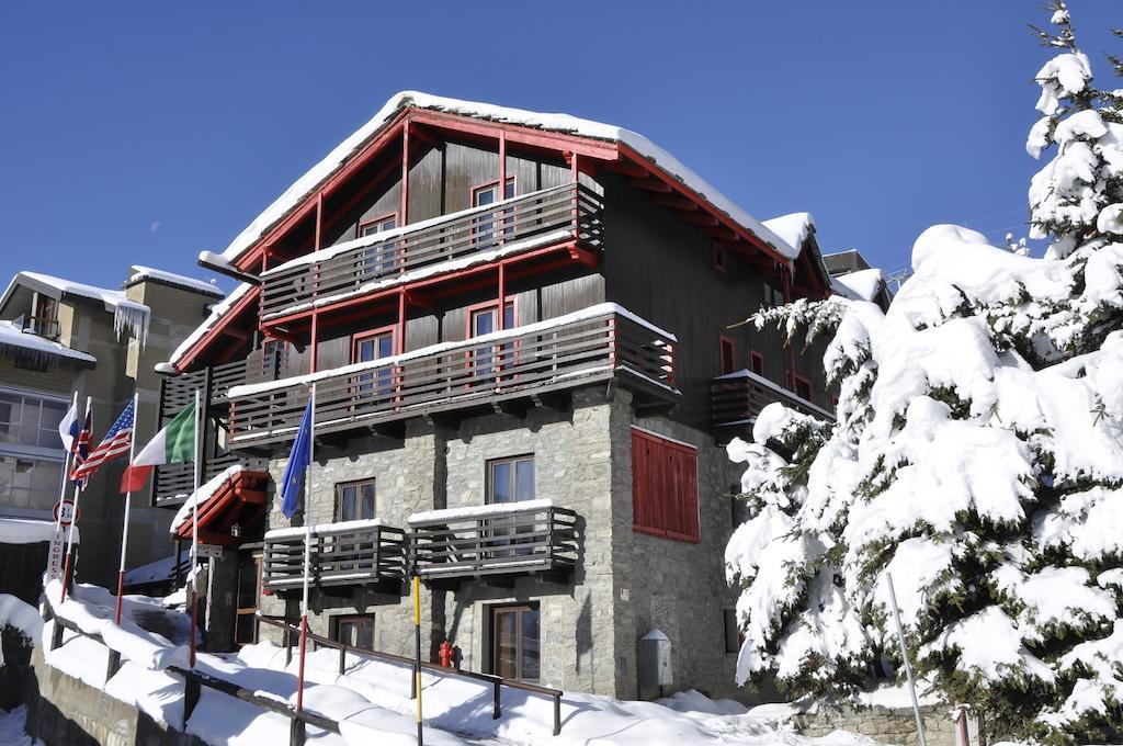 Hotel Biancaneve Сестриере Екстериор снимка